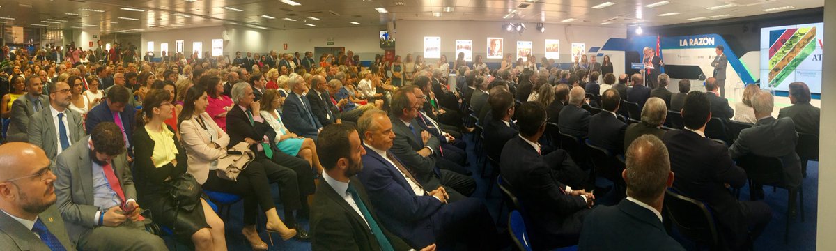 Cofares's tweet image. Lleno en los #premiosatusalud de @larazon_es