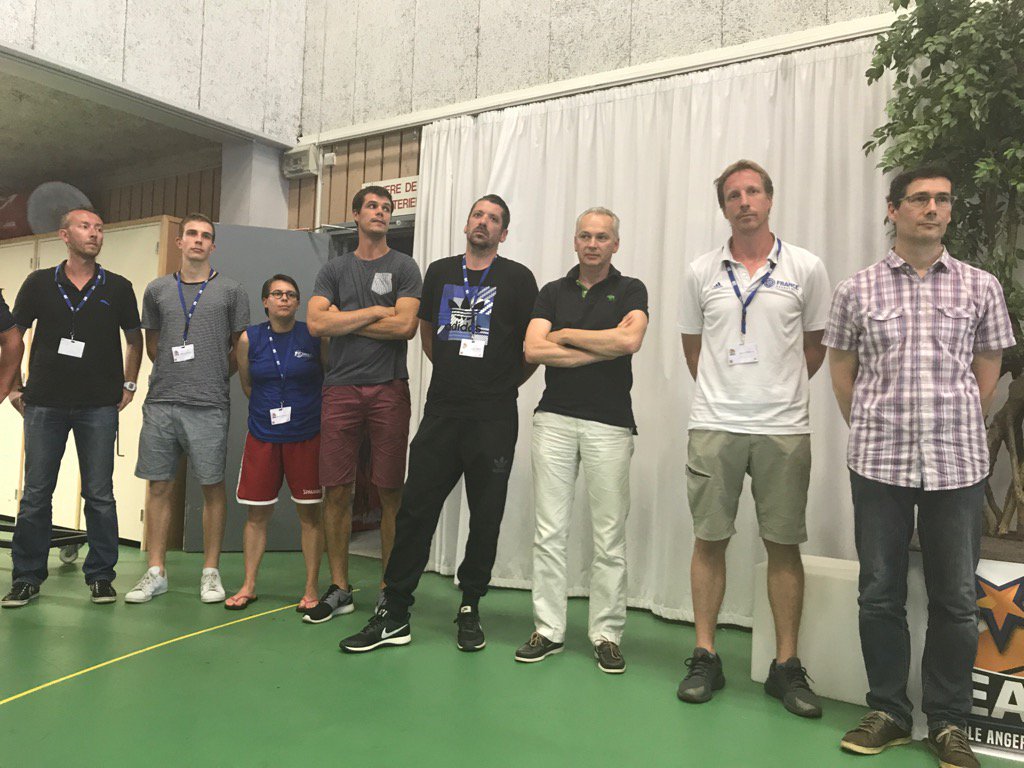 StephaneBirrien's tweet photo. Staff @EABasket49 au complet autour de Laurent BUFFARD https://t.co/cCyHzpPvop