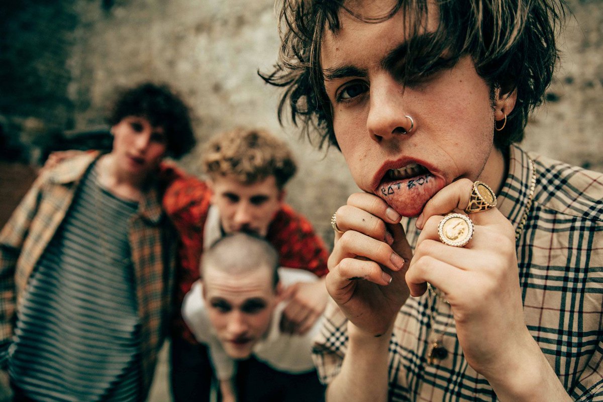readdork's tweet photo. Check out @RATBOY’s new single ‘Laidback’, featuring Blur’s Graham Coxon https://t.co/SSaUiWaH3w https://t.co/KJw7paImFm