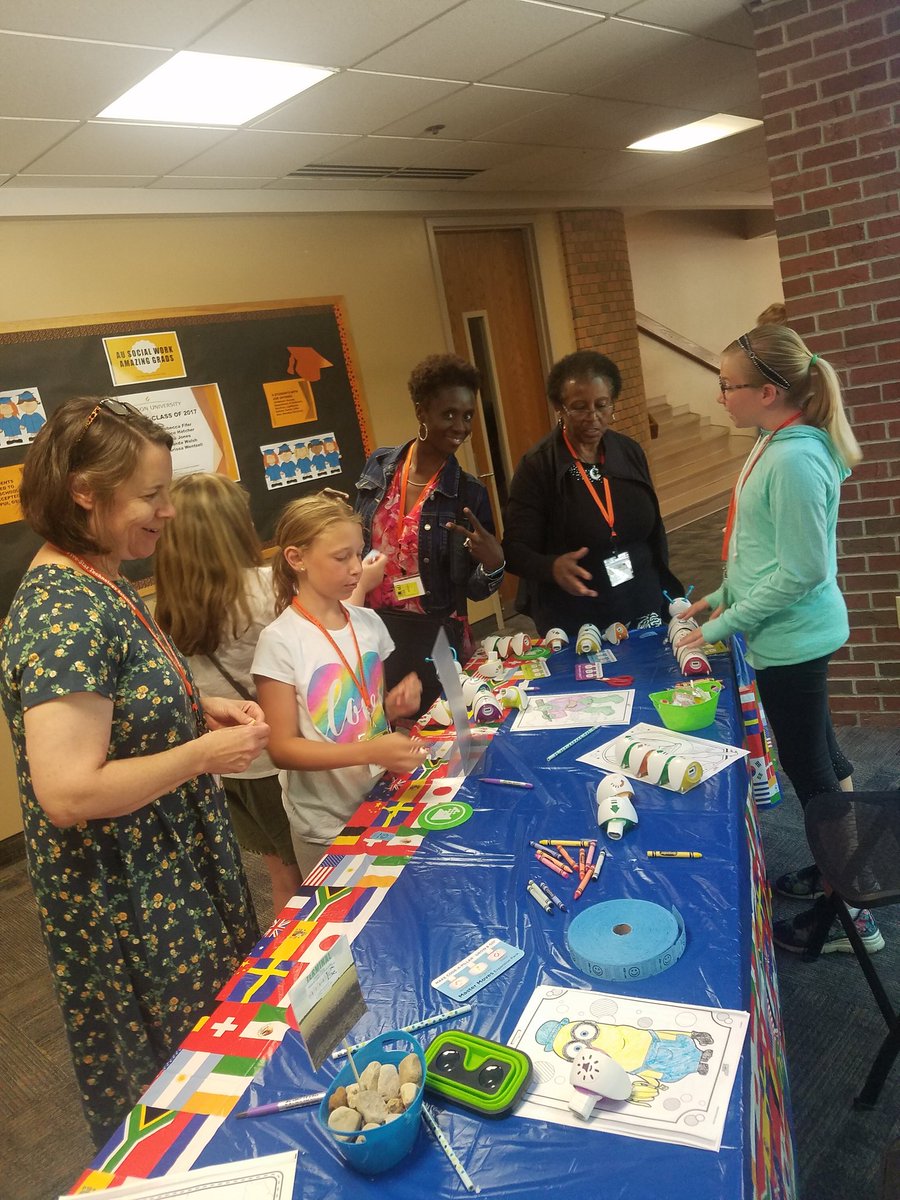 AESprincipalG's tweet photo. I am proud of our AES teachers getting geared up with new technology @ eLEAD. https://t.co/f25QjEqDSK