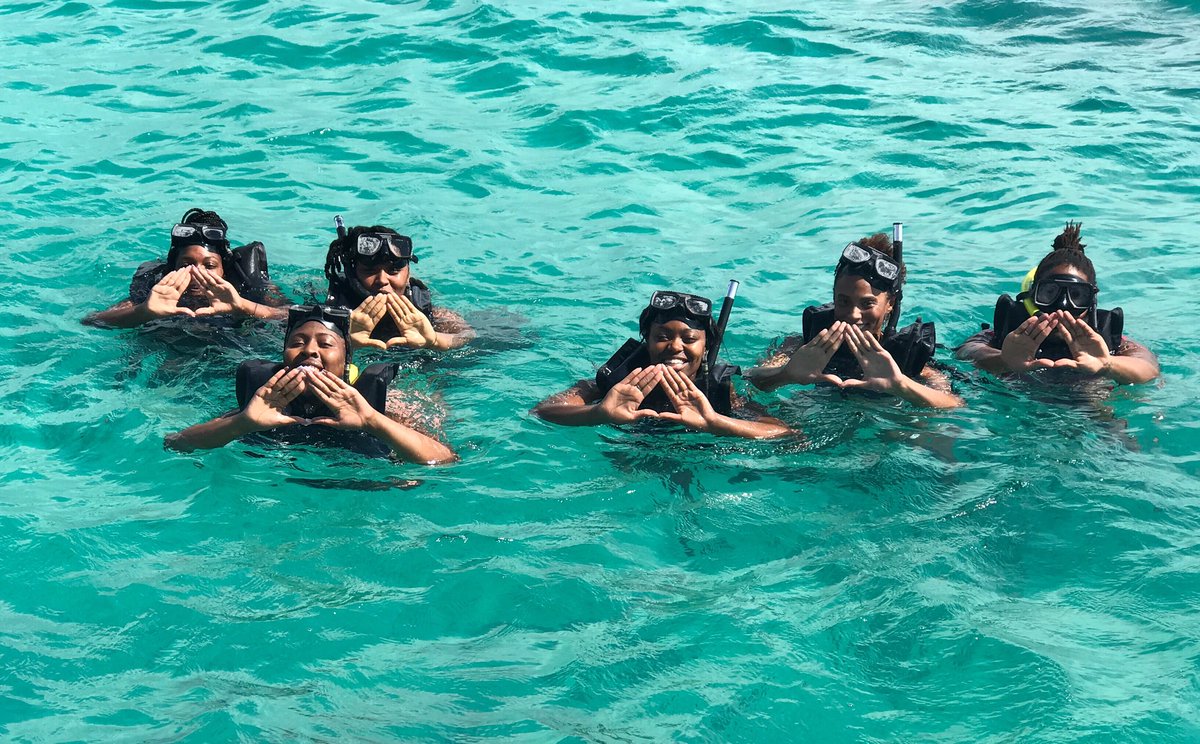 shevaun_bryan's tweet photo. To be a #DeltaGirl is an achievement. To celebrate a 5yr #Deltaversary is a celebration. @UMiamiDeltas #Aruba #Vacation #DST #GoodRedz https://t.co/D3mpclGZKE