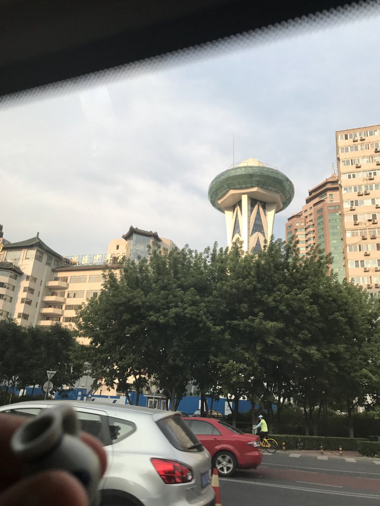 BembelOnTour's tweet photo. Dem Chinese sei Bembelsche ist aach net klein.
#Bembel #BembelOnTour 
#Peking #China https://t.co/Qluey1eWqq