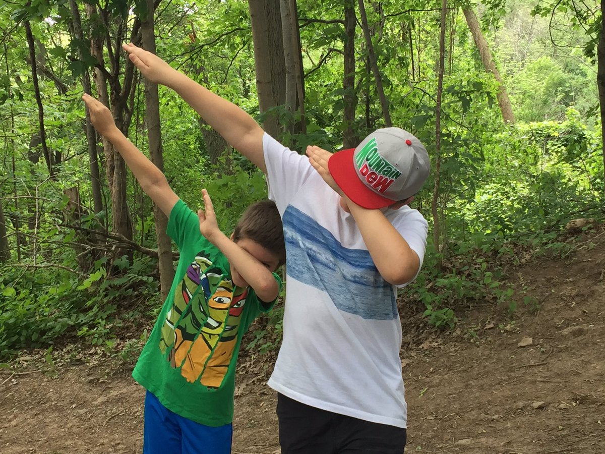 DanahylTech's tweet photo. Physical geography at Kerncliff Park. What a view! #lovemyhaltonschool #maplehurst #cityofburlington https://t.co/qMUAlB6Y9p