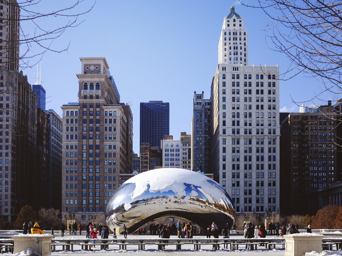 blinkdotla's tweet photo. Blue skies at #CouldGate in #MilleniumPark! @tayloremrey shot the #iconic park for the latest @OpenTable campaign ⚡️ https://t.co/fSG75UxjbR https://t.co/bqt0Nd70Zz