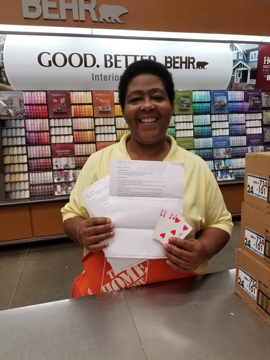 Donutcriminal's tweet photo. Our brand new Greeter got 3 leads today during Service Awareness Poker! @cravens_m @jebmedcalf @kjl265 @JordanJ_THD @dandx45 @875Daryl https://t.co/81qWwHPqbB