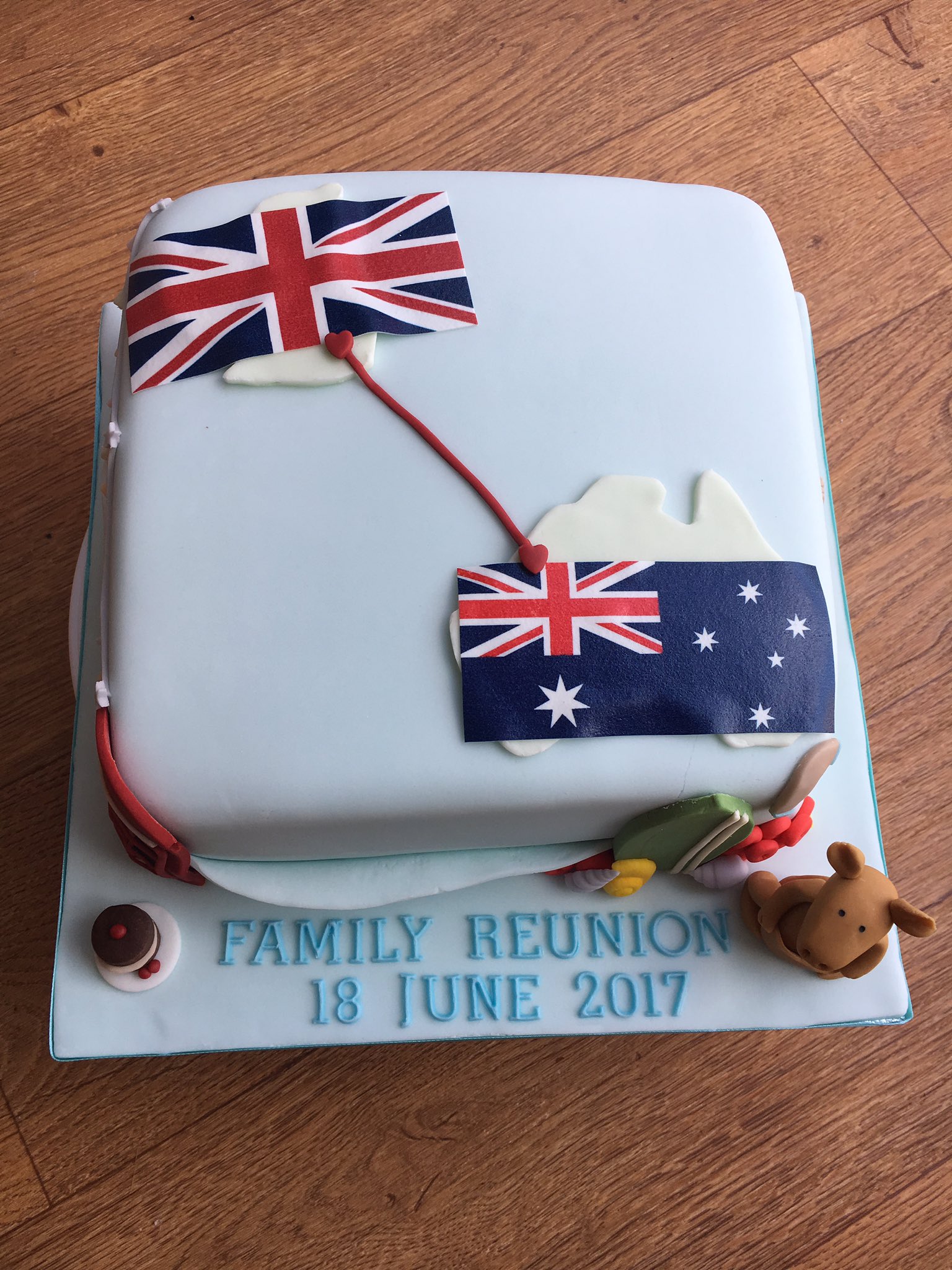 Christmas In Australia Cake - Cake & Plate