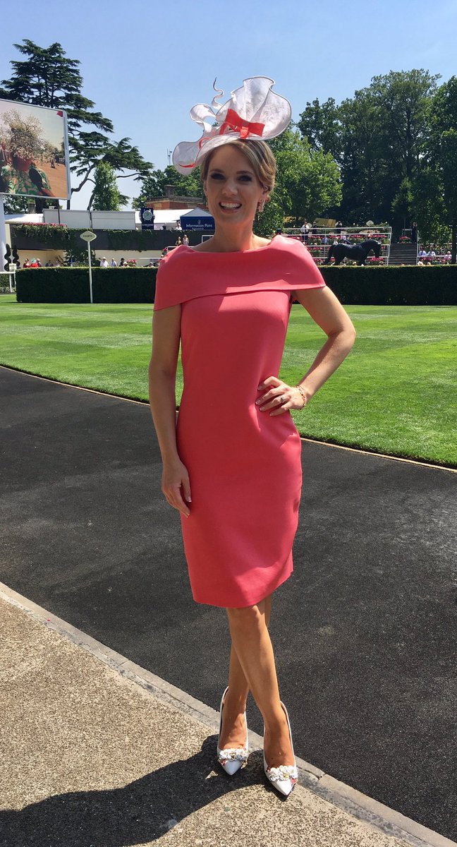 Day 1 at #RoyalAscot &amp; what a day! Here's the outfit - <a href="/suzannahfashion/">Suzannah Crabb</a> <a href="/ltmillinery/">Lisa Tan</a> <a href="/DunePRTeam/">Dune PR Team</a> <a href="/Boodles/">Boodles</a> @DebbieDresses <a href="/itvracing/">ITV Racing</a> <a href="/ITV/">ITV</a>