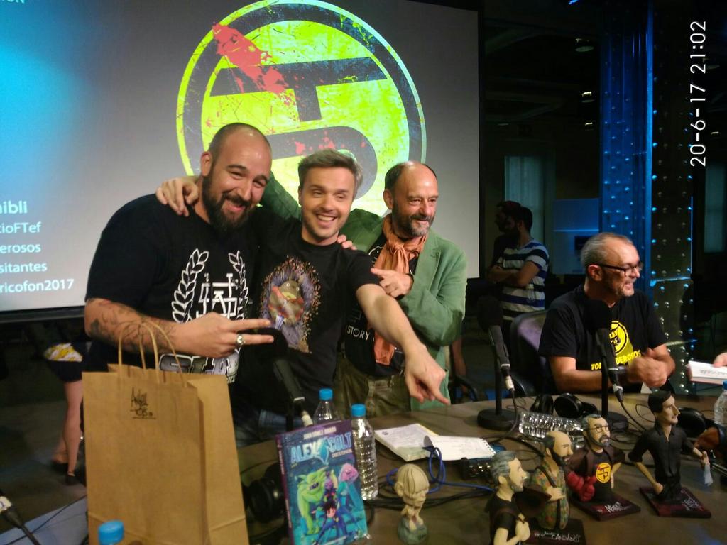 ANHELL_VIL's tweet photo. Pocas veces más contento que hoy con @JuanGomezJurado @ArturoGCampos @cansado2 y @rodrigocor7es, los @TPoderosos https://t.co/gPUtvHr7tk