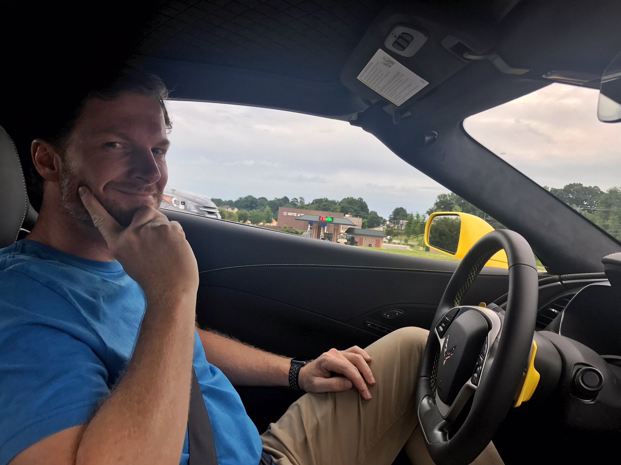 DCy_JoXXYAAhfis.jpg:large