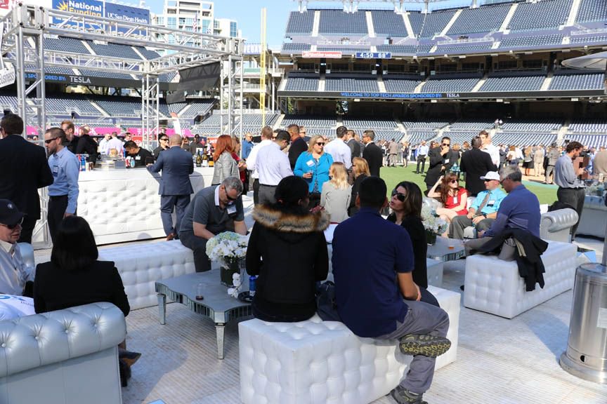 ManTripping's tweet photo. San Diego #TopTech2017 Execs Awards knows how to party! #Sponsored by @CoxBusiness @CoxCalifornia https://t.co/t216Vm78aB https://t.co/4fHiZci23n