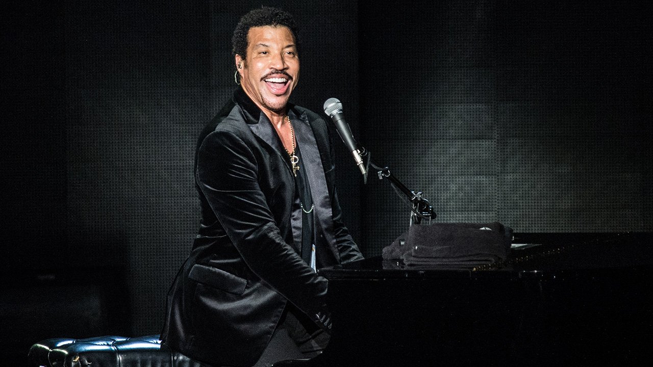  Happy Birthday to Lionel Richie  