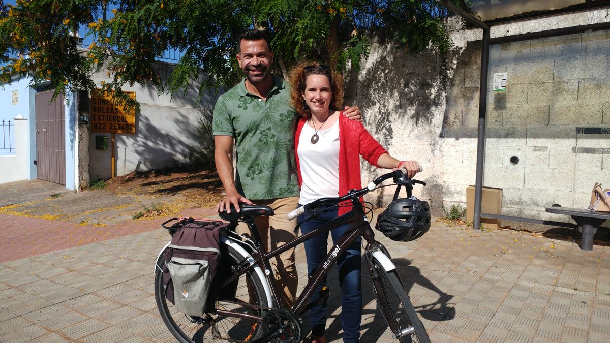 nirallarena's tweet photo. Gracias a @ManuelArtilesA y @elfocortvc por sensibilizar sobre el respeto a quienes vamos en bici. Manuel, la próxima pedaleamos, eh! https://t.co/iZcVvQkHCu