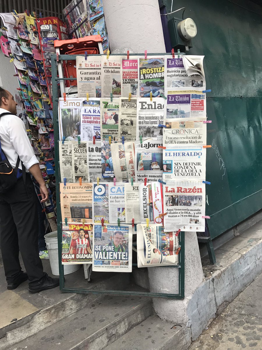 AUGUSTO_X's tweet photo. Así los diarios a las 2:30 pm. Por acá en Morelos. Ya nadie compra periódicos. @PublimetroMX https://t.co/qdZTHMCRik