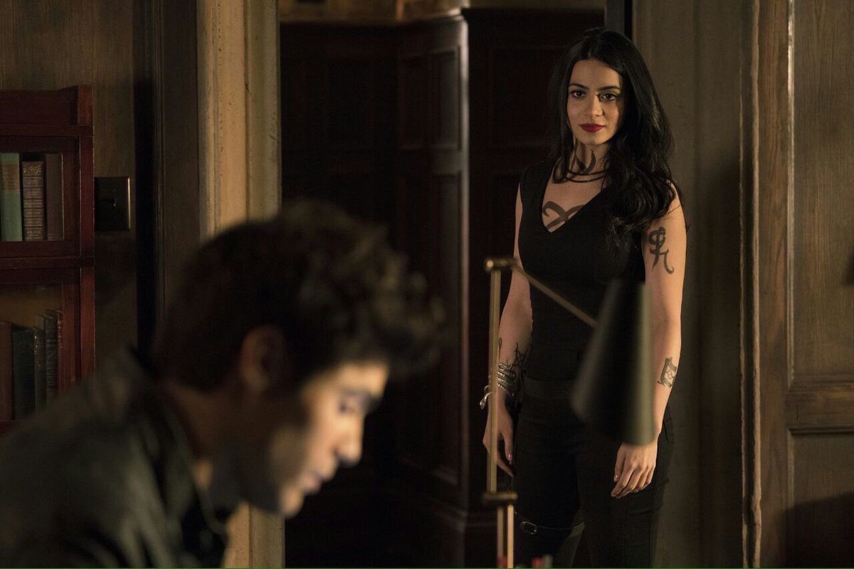 hernameisjenn_'s tweet image. The way they look to each other 😍🙌🏻 #Lightwoods #Shadowhunters @EmeraudeToubia @MatthewDaddario