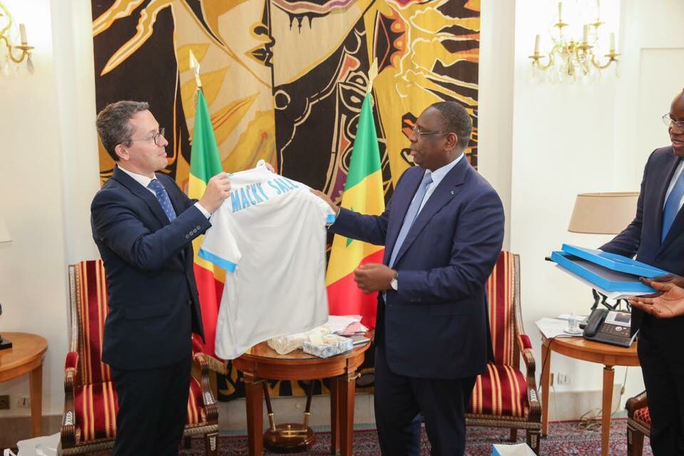 KaneBousso's tweet photo. Le Président @Macky_Sall a accordé à @jheyraud et sa délégation une audience au Palais de la République ce matin.
#kebetu #football #om https://t.co/HXtDdLTrpC