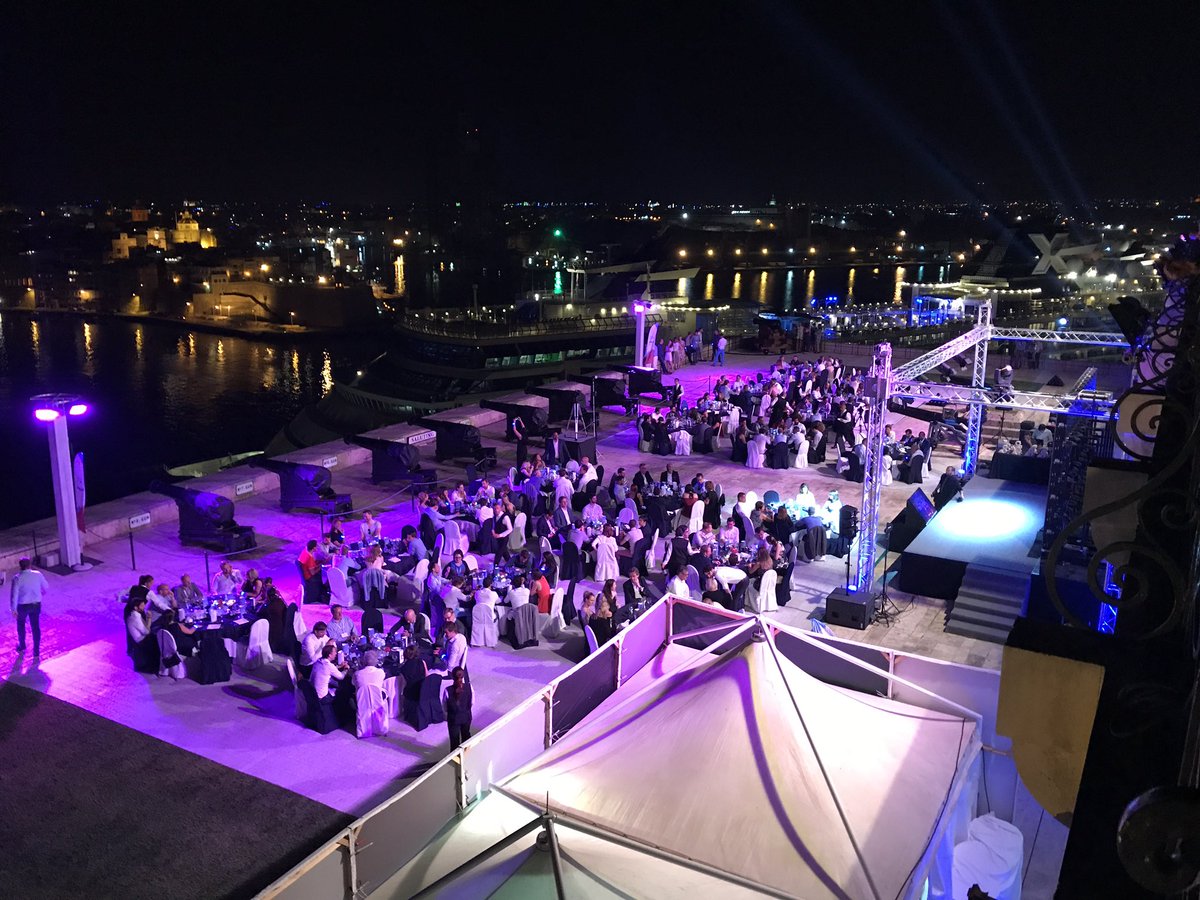 Dîner devant le port de Malte avant l'annonce des #selligent Awards #Consumerfirst