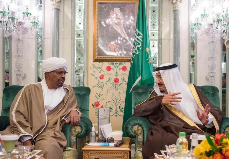 up134's tweet photo. مكة.. الملك يستقبل رئيس جمهورية السودان https://t.co/eY5l4RhnAN https://t.co/4pAX3nxUab