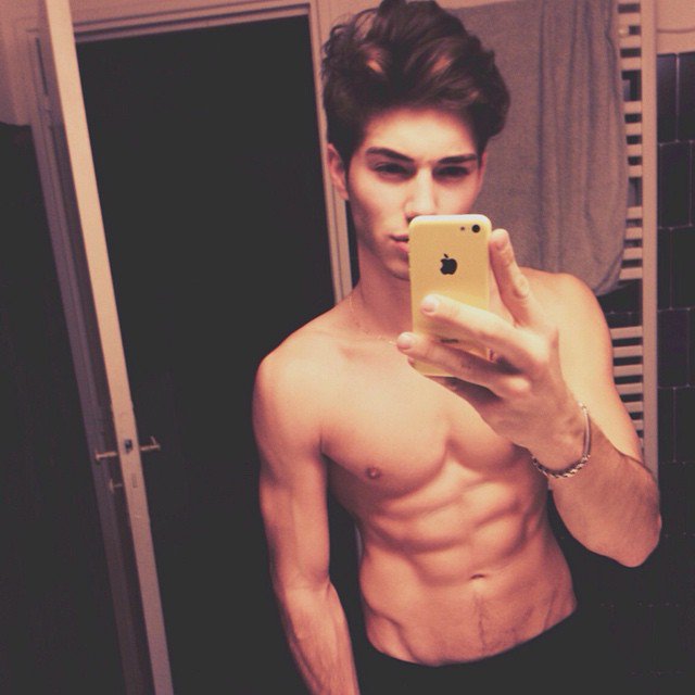 Drac_Baker's tweet image. El profesor cuando era un alumno más.