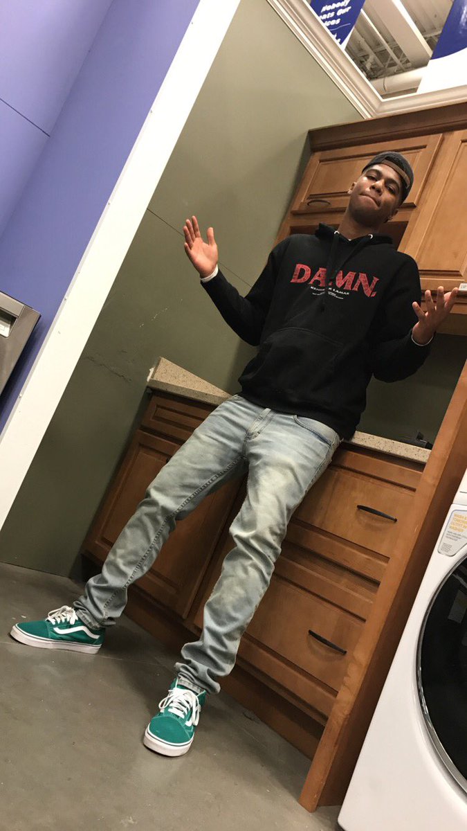 ThaMadTitan's tweet photo. Just got the keys to my new crib! Hard work pays off😤 https://t.co/HZWLsBW0QK