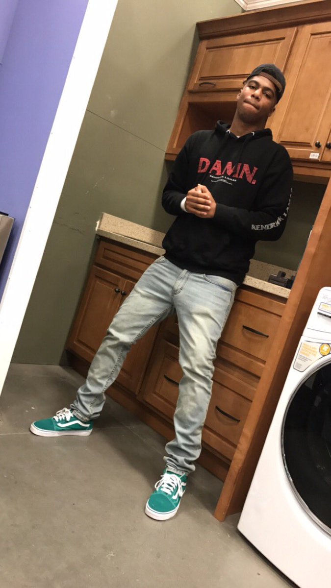 ThaMadTitan's tweet photo. Just got the keys to my new crib! Hard work pays off😤 https://t.co/HZWLsBW0QK