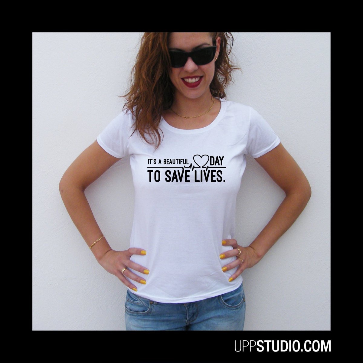 UppStudio's tweet photo. Hoy es el día perfecto para ponerse esta camiseta y verse unos capitulitos de #AnatomíaDeGrey: https://t.co/pShu5b3DSv #GreyenDivinity https://t.co/TCpvQAcGM4