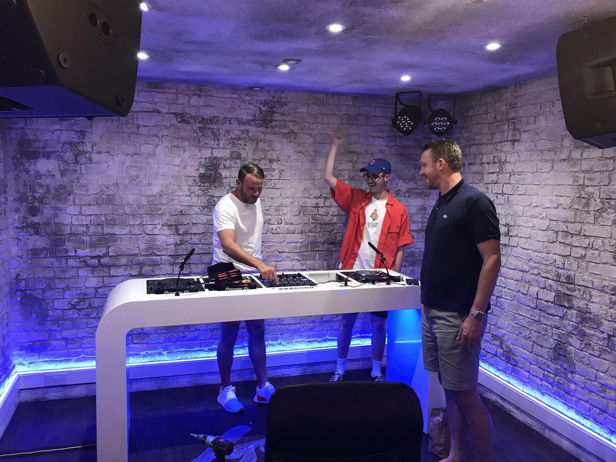 cosmicelec's tweet photo. @djmarkknight testing our @TheJBLpro &amp; @Martin_Global install in new studio with custom @AKGaudio Mics. Now to finish the @StuderAudio core https://t.co/MRZvJiPXF6