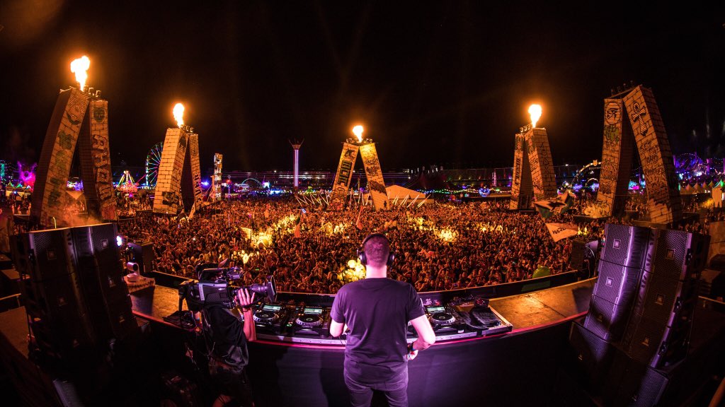 djbrennanheart's tweet photo. Perfect weekend in Vegas!!! Thanks for having us! #EDC #tourlife https://t.co/wXG4wmSR73