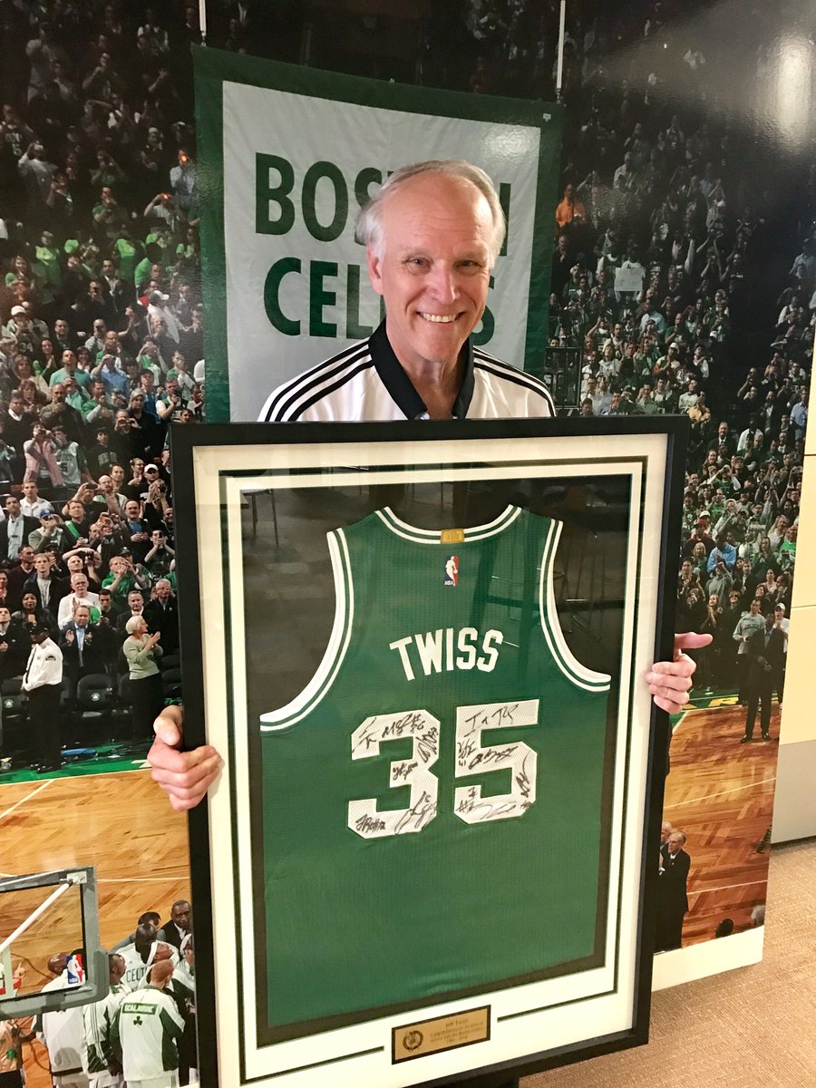 Congrats to PR legend Jeff Twiss, 35 years with the C's! 🙌☘️ https://t.co/HHTqwIsMfM