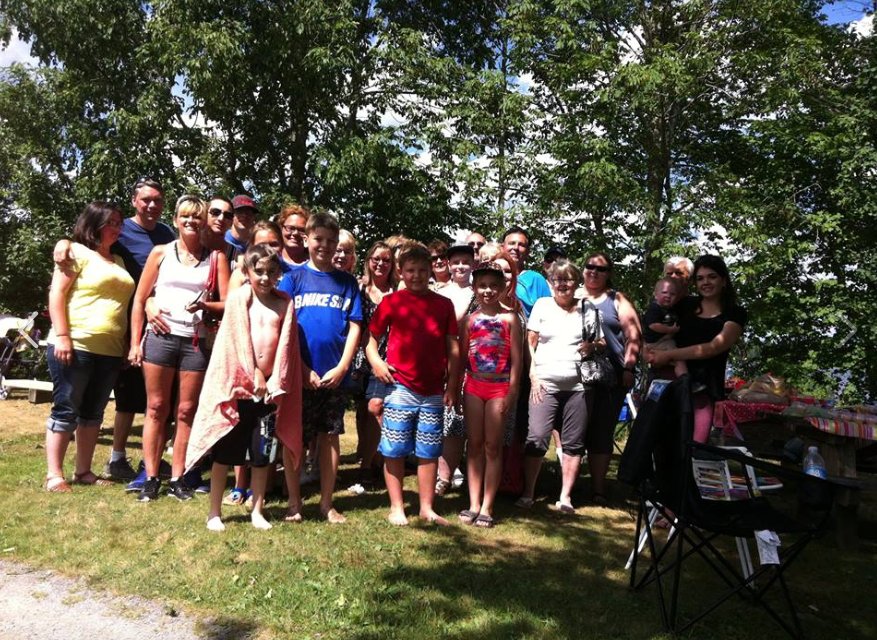writercatfox's tweet photo. #PerfectPicnicContest After the loss of 3 loved ones, we needed a get together picnic, happy memories #reunion https://t.co/bLcgGQVPg4