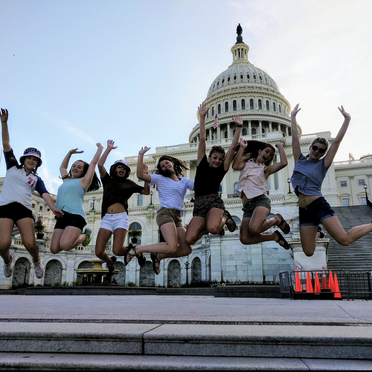 bradyjayolson's tweet photo. #jumpphoto #capitolbuilding #traveldc #bvdc2017 #wearebv https://t.co/sgxUv5JmyI