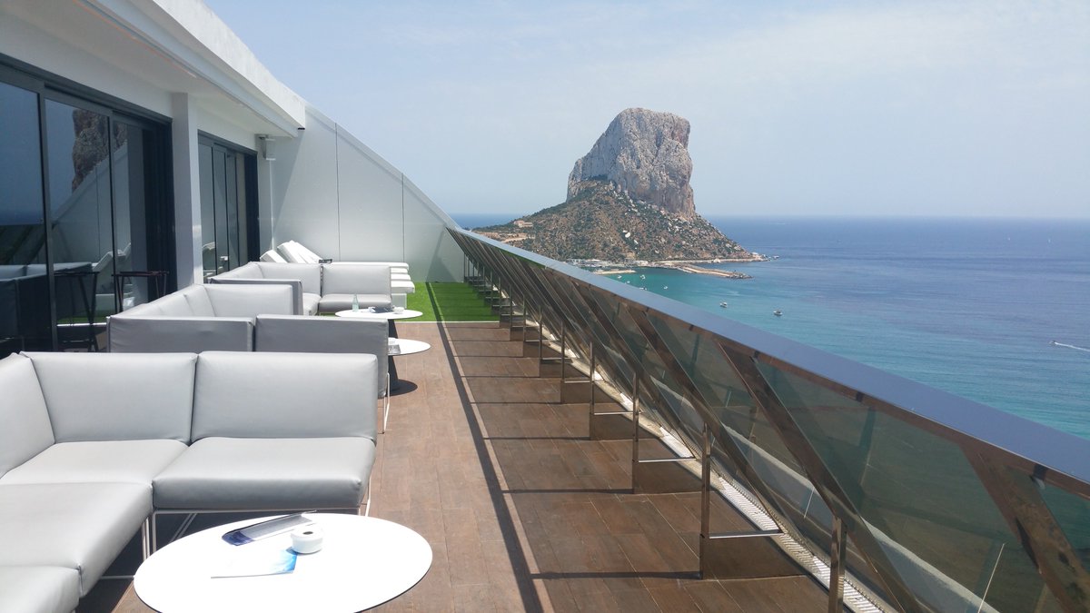 GemmaDD's tweet photo. Stunning new hotel in Calpe.  Sky bar with a view. #suitopia https://t.co/QPvnrKsDlx