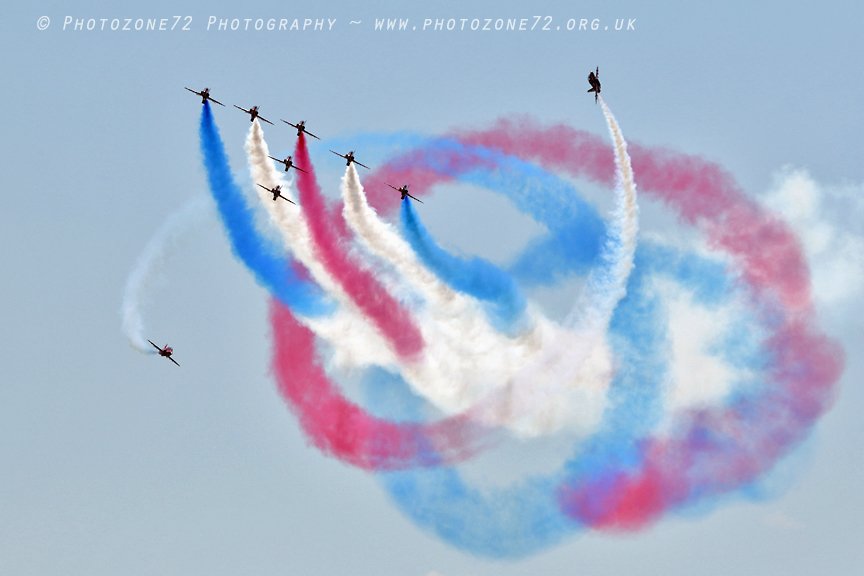 EssexHebridean's tweet photo. Love the colour change mid way through Tornado this year - showing off the #ColourMagicians work @DyeTeam2017 ! @RAFRed10 https://t.co/AGV606k51w