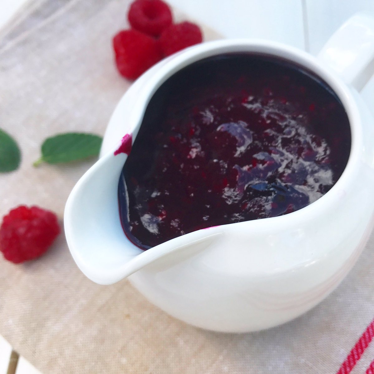 johannycasillas's tweet photo. Done! Now the taste test 🤔😋 #berries #sauce #icecreamplease #icecream #sharingsoon #recipes #yummy https://t.co/bBjzQ2k5wC