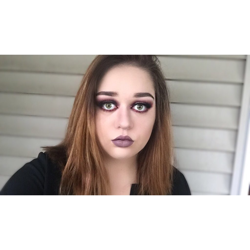 eyebrowslut's tweet photo. 🤳💋 https://t.co/NMrxNVPZzS