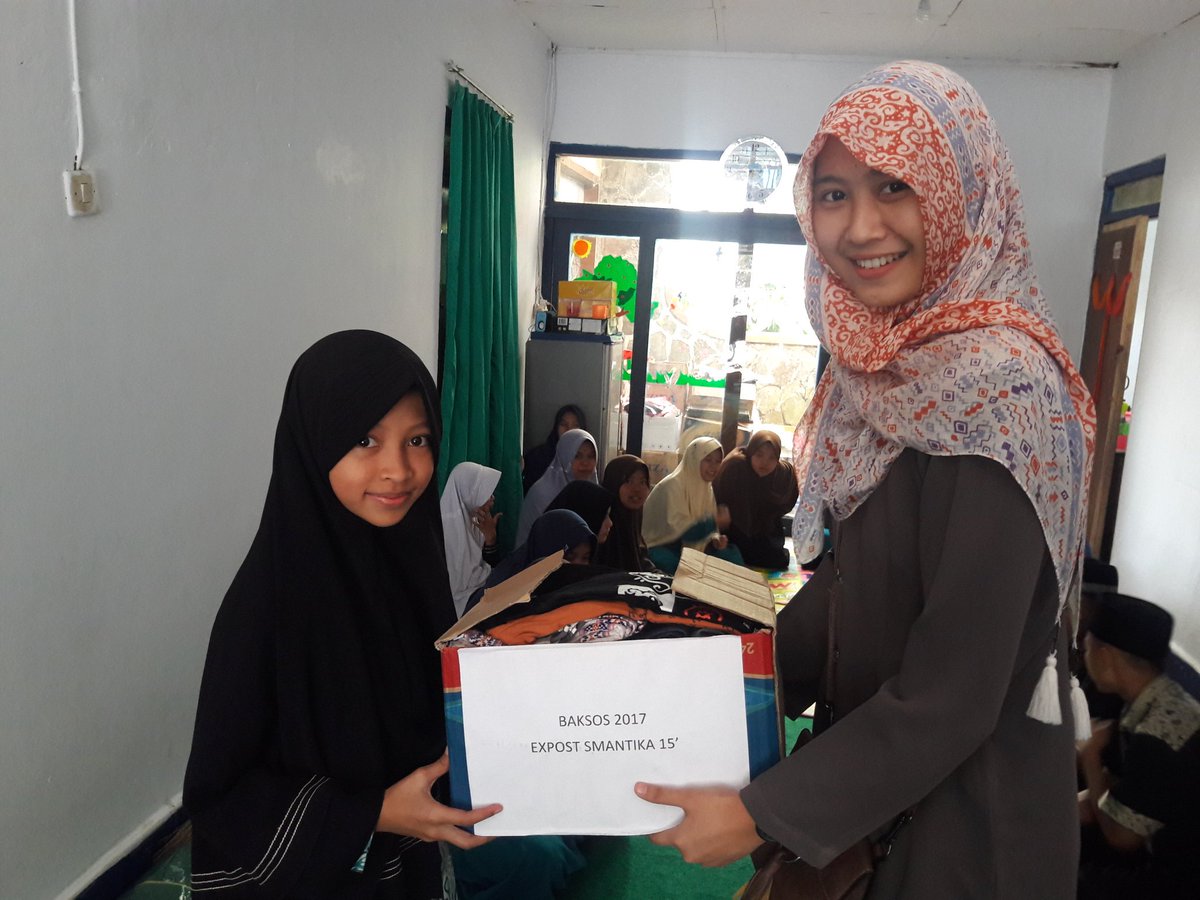 expost_smantika's tweet photo. Baksos pakaian dan makanan kepada panti yamdu kuningan https://t.co/wa0JmCH6gS