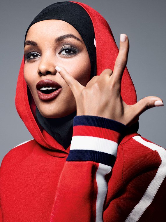 EINC_blog's tweet photo. La modelo musumana Halima Aden desafía los estándares de belleza. https://t.co/JRl8MrOpQZ https://t.co/kbLeS0KXpH