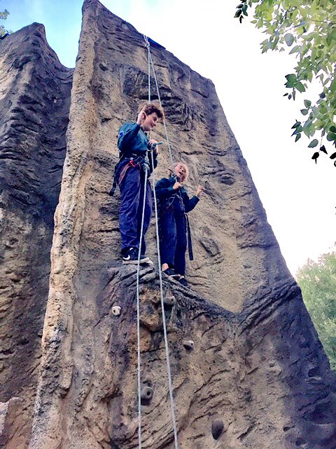 #SPL Oliver investing Tristan on the climbing wall <a href="/ScoutParkN11/">Scout Park</a>. Many thanks to @WildWolfESU for #climbing support this evening! #youthled
