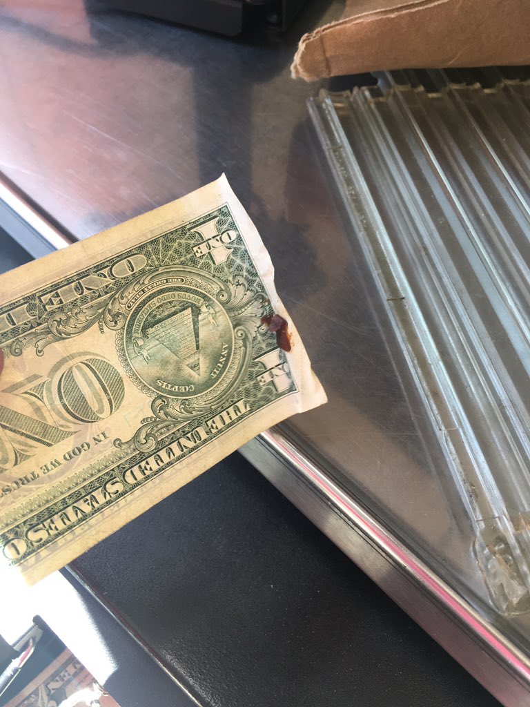 McDWorker's tweet photo. Please don't hand me dirty money. What the fuck is this. I don't even care it's disgusting https://t.co/bWa5Uvu0AH