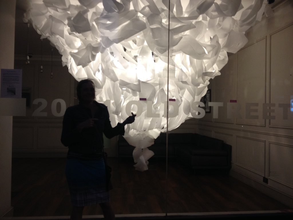 ConstanzeS's tweet photo. Looks best at night! My giant edible glowing sculpture, #feastonlondonsmemory https://t.co/daJMh6RHeZ @LFA2017 https://t.co/CFnS4ow5Tb