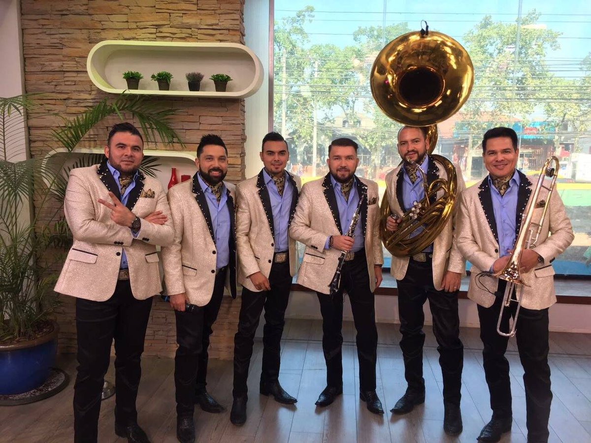 ElRecodoOficial's tweet photo. Bien dicen que la unión hace la fuerza!! #LaMadreDeTodasLasBandas #BandaElRecodo #FelizFinde https://t.co/hXTeLYe4Xc