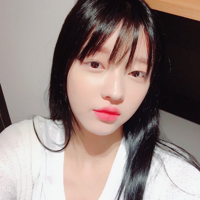 yooashie's tweet image. Günün yorgunluğu üzerine çekilmiş bir selca. (｡ ́︿ ̀｡) Sanırım, bunu paylaştıktan sonra derin bir uykuya dalacağım. 💤 #İyi_Geceler_Miracle