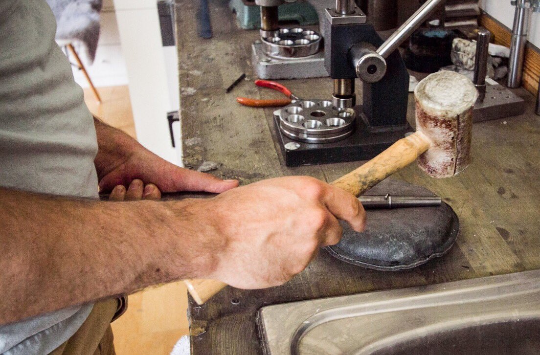 chelliusbee's tweet photo. Had an amazing day making wedding rings with @suelanelinney today! Thank you so much! https://t.co/CZedhVdFMB
