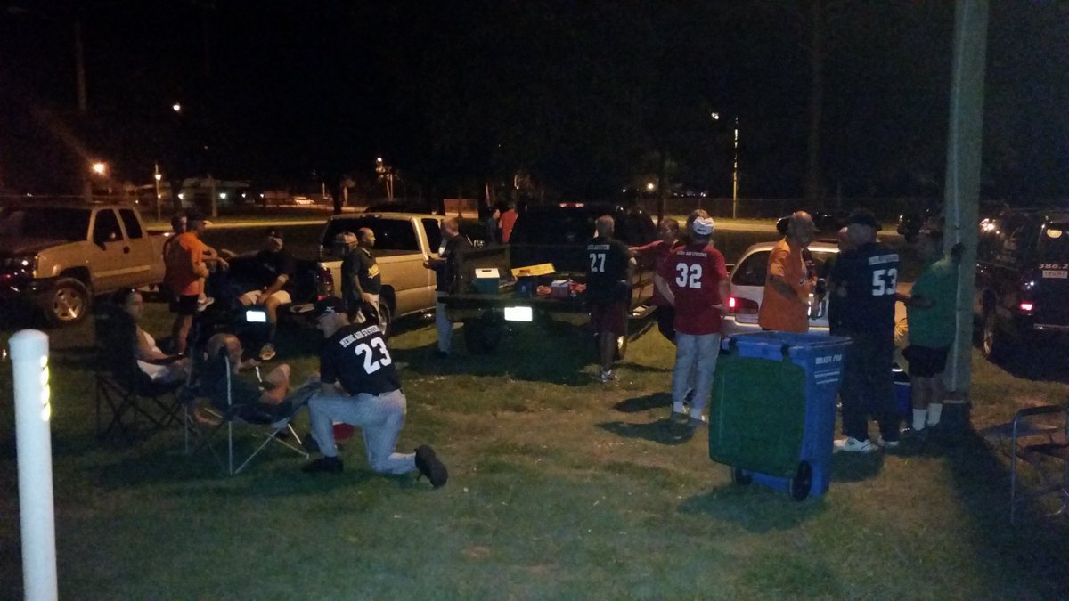 HeyWillieNJ's tweet image. Find something better than postgame softball.