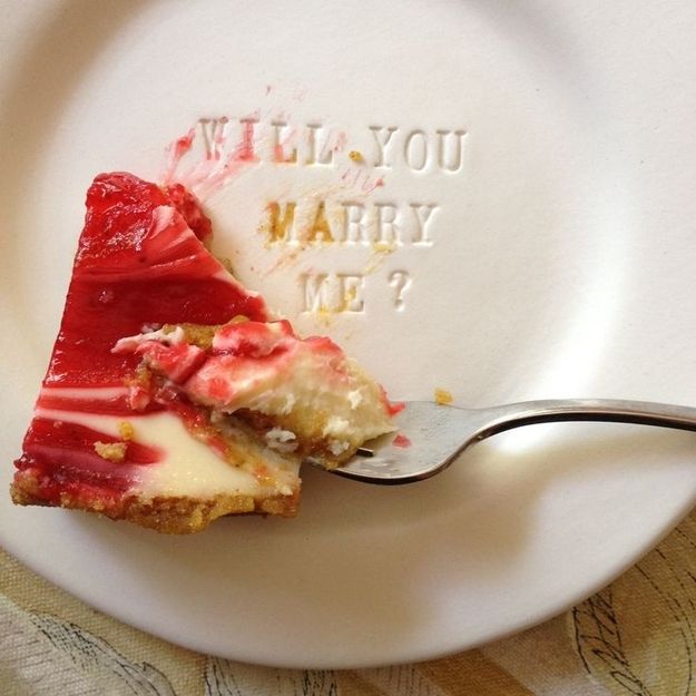 IJewellers's tweet photo. The sweetest proposal!! 🍰
Now you know why you should never skip dessert!
#dessert #cheessecake https://t.co/bQsD7zS6oC