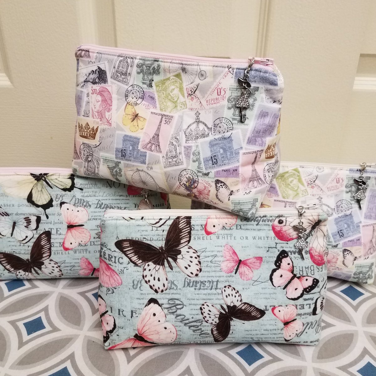 Jninej9j's tweet image. 4 down. 96 more to go. Anyone who needs to place an order please keep in mind that we are on about a 3 to 4 week fulfilment. @everyonesbag