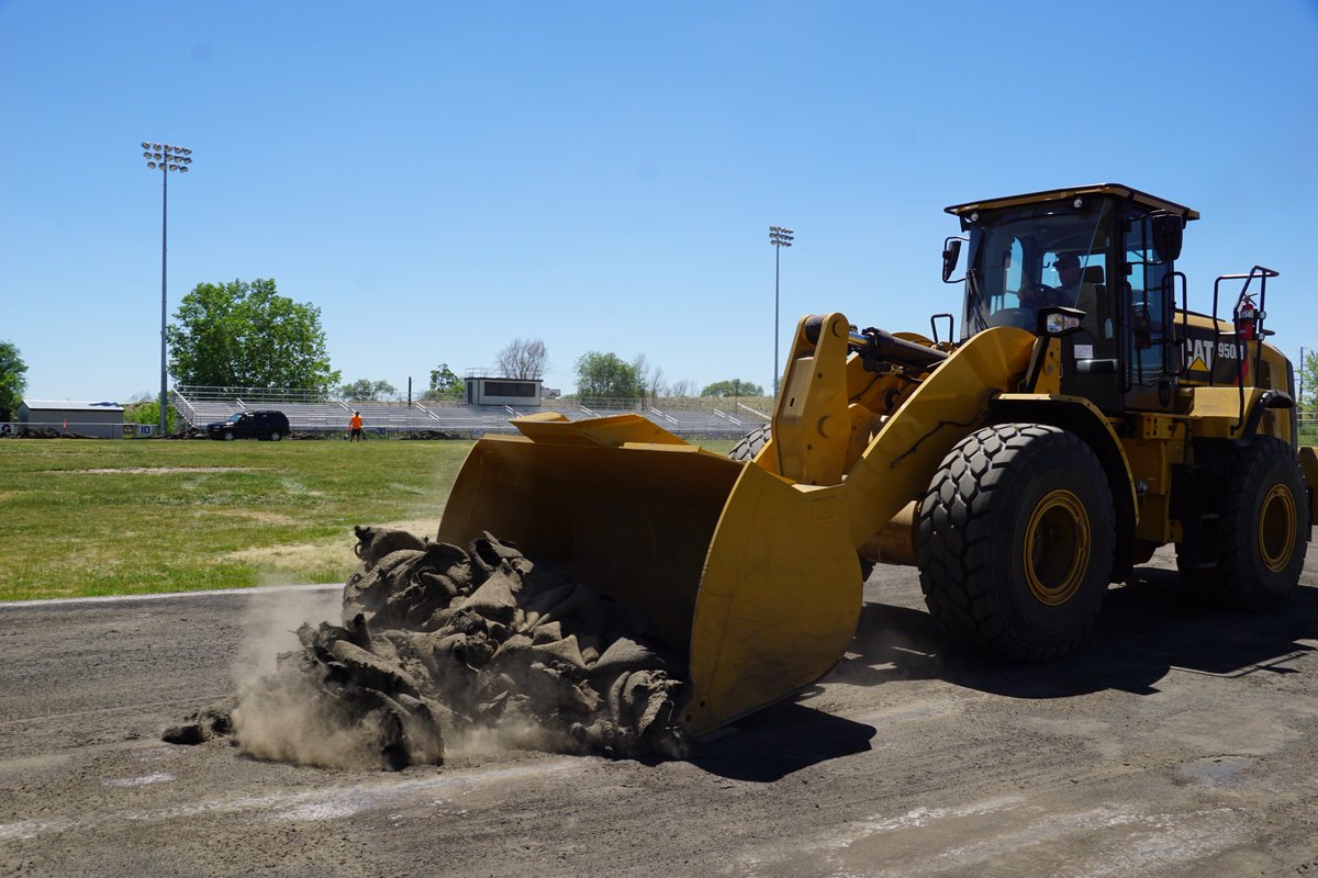MapletonSchools's tweet photo. Starting this fall, the Skyview Wolverines will defend #OurHouse on a brand-new track and artificial turf field! #GoSkyview #SkyNightLights https://t.co/VeBPaNoGMK