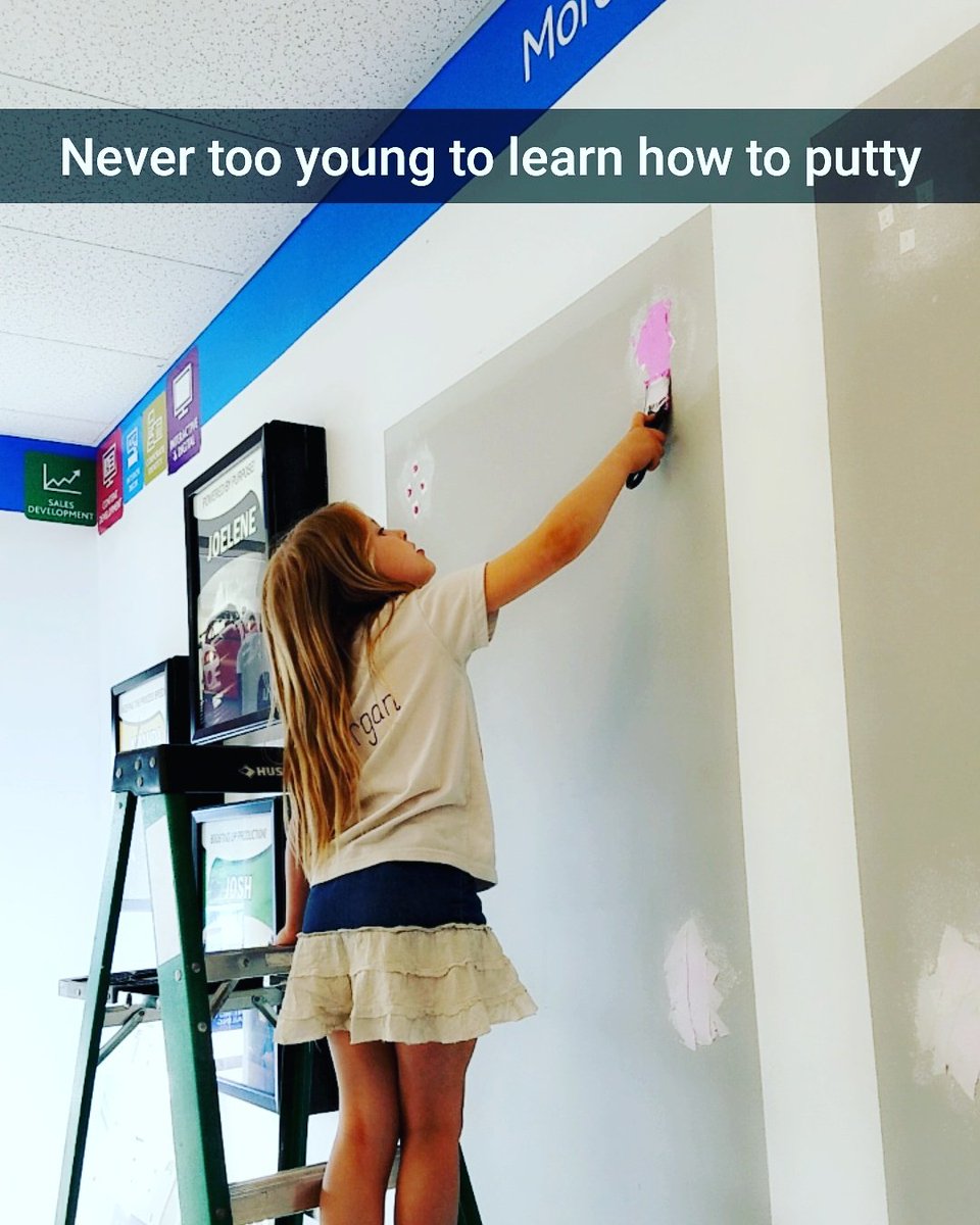 Our FASTSIGNS crew members come in all sizes! #Team392Elite #fastsigns #teachemyoung
