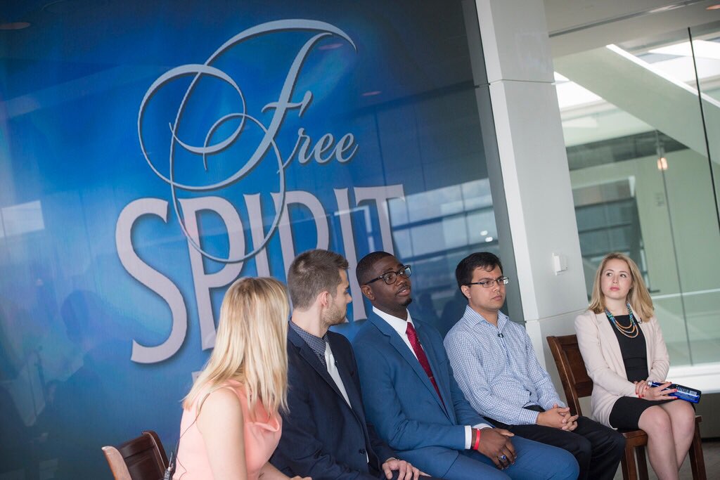 DJBouknight's tweet photo. Always an honor speaking to 51 new Free Spirit scholars. Great meeting members of the #freespirit17 class this week! https://t.co/jgMZE5wy8K