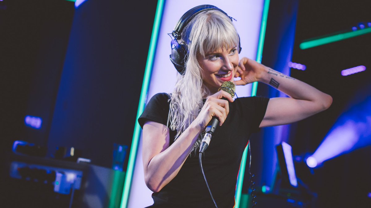 Photo_Laura's tweet photo. 📷: @paramore in the @BBCR1 Live Lounge yesterday 🙌🏼🎶🎉❤️ https://t.co/OoMhYt6yPp
