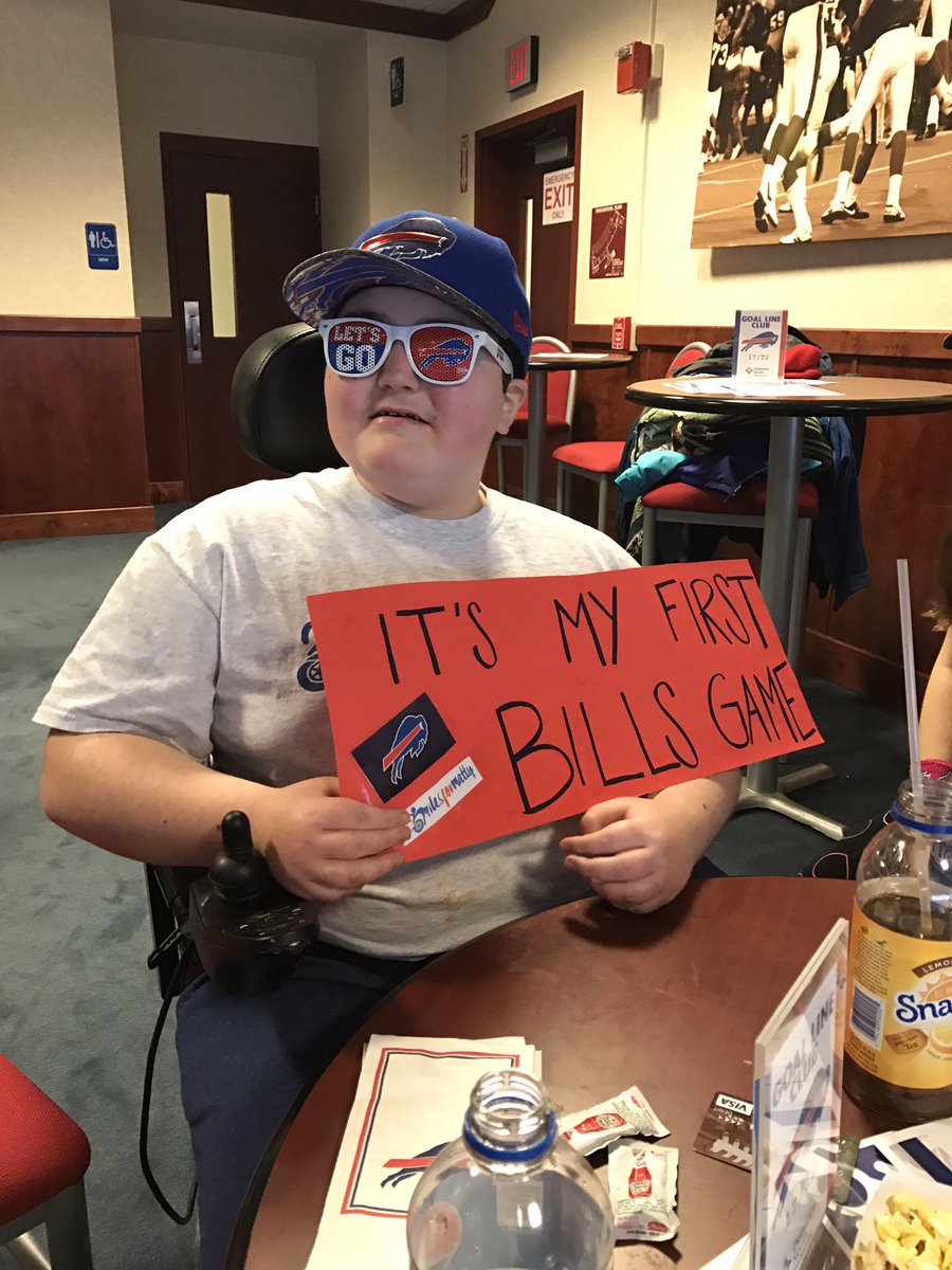 milesformatty's tweet photo. THIS is #BillsMafia  #BucketLists #ConquerYourList #BillsInLondon https://t.co/LRStvsvng7